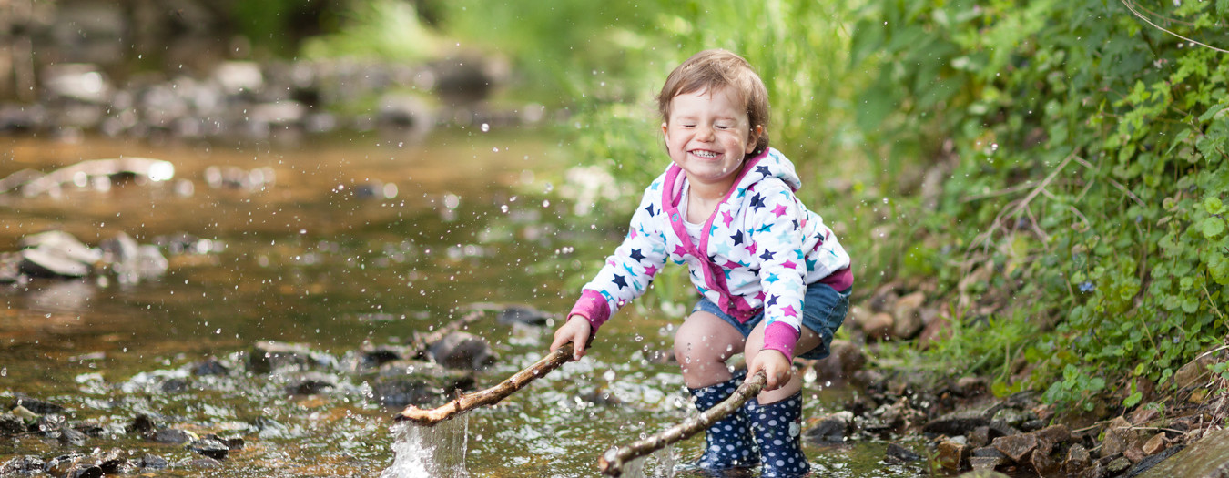 Ein herrlich nasses Kindershooting mit Ella!